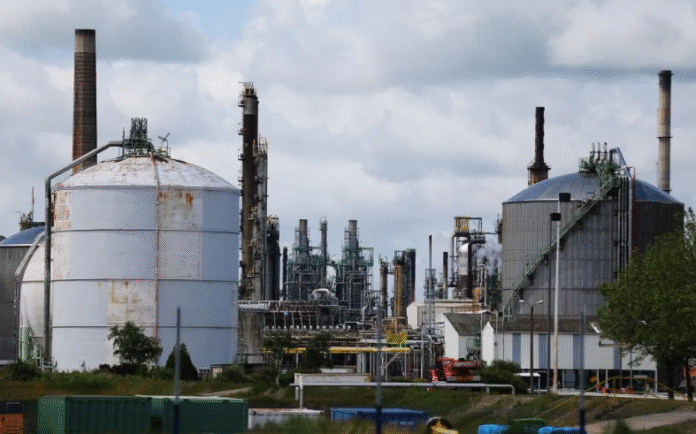 Govt Considers Rethinking Fines as Refineries Sidestep Euro-II Fuel Standards